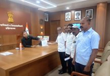 दिव्यांगाच्या विविध मागण्यासाठी प्रहार दिव्यांग संघटनेच्या वतीने जिल्हाधिकाऱ्यालया समोर धरणे आंदोलन.