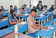 मास कॉपी: संपूर्ण महाराष्ट्रात HSC आणि SSC परीक्षांमध्ये कॉपी करण्यास मदत करणाऱ्या शिक्षकांना, शाळेच्या कर्मचाऱ्यांना बोर्डाने निलंबित केले. पुणे बातम्या