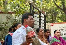 नळांमधून गढूळ, दुर्गंधीयुक्त पाणी वाहत असल्याने जनवादी जनता वसाहतच्या रहिवाशांचा निषेध, प्रदूषण दूर करण्यासाठी पुरवठा सर्वेक्षणाची मागणी. पुणे बातम्या