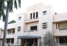 पुण्याच्या आयएलएस लॉ कॉलेजच्या अधिक विद्यार्थ्यांनी ‘जादा फी’चा परतावा मागितला आहे. पुणे बातम्या