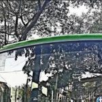 बस थांबवणाऱ्या ३ पैकी दोन पोलिसांनी ब्रेक पेडल दाबण्यासाठी हात वापरले | पुणे बातम्या