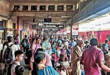 पुण्यात रेल्वेची वाहतूक पूर्वपदावर, रुळावरून घसरल्याच्या चौकशी अहवालाला महिनाभर लागू शकतो. पुणे बातम्या