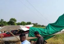 बारामती हवाई पट्टीजवळ प्रशिक्षण विमान कोसळले, पायलट किरकोळ जखमी होऊन बचावला. पुणे बातम्या
