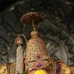 तुळजाभवानी मंदिरात मौल्यवान प्रसादाची वर्दळ दिसते
