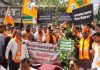 पुण्यात पावसाळ्यापूर्वीची निकृष्ट दर्जाची कामे, पाणी साचल्याने शिवसेनेचे आंदोलन. पुणे बातम्या