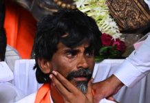 विखे पाटील यांच्या मुंबईतील निवासस्थानाबाहेर मराठा कार्यकर्त्यांनी आंदोलन केले. पुणे बातम्या