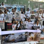 १६ व्या राष्ट्रीय प्राणी हक्क दिनानिमित्त पुणेकर एकत्र: एफसी रोडवर कार्यकर्त्यांनी वाहिली श्रद्धांजली आणि उभारली मानवी साखळी