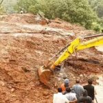 पुण्यात घरावर दरड कोसळल्याने कुटुंब अडकल्याची भीती; बचाव कार्य सुरु पुणे न्यूज