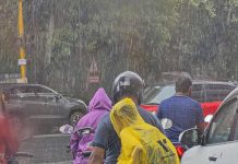 IMD ने जारी केलेल्या रेड अलर्टनंतर पुणे शहर आणि जिल्ह्यात 6 जुलै रोजी शाळांना सुट्टी जाहीर करण्यात आली आहे. पुणे बातम्या