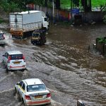 पुण्यात दोन दिवसांच्या मुसळधार पावसाने अनेक भागात पाणी साचले. पुणे बातम्या