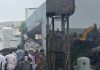 पुण्यात मुसळधार पावसात इमारत कोसळून १६ जण अडकल्याची भीती. पुणे बातम्या