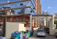PCMC ची कचरा व्यवस्थापन यंत्रणा कोलमडली, कोपऱ्यांवर कचऱ्याचे ढीग साचले. पुणे बातम्या