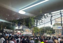 प्रधान यांच्या राजीनाम्याबद्दल पुण्यात तरुण मंडळींनी जल्लोष साजरा केला. पुणे बातम्या