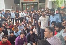 एसपीपीयूच्या विद्यार्थ्यांनी वसतिगृह आणि स्टायपेंडच्या प्रश्नांना झेंडा दाखवला, रोहित पवार यांनी कारवाईचे आश्वासन दिले. पुणे बातम्या